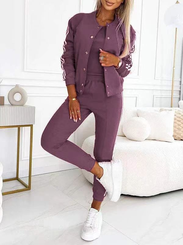 Le Charme™ | Ensemble trois pièces pour femmes avec veste de baseball et pantalon.