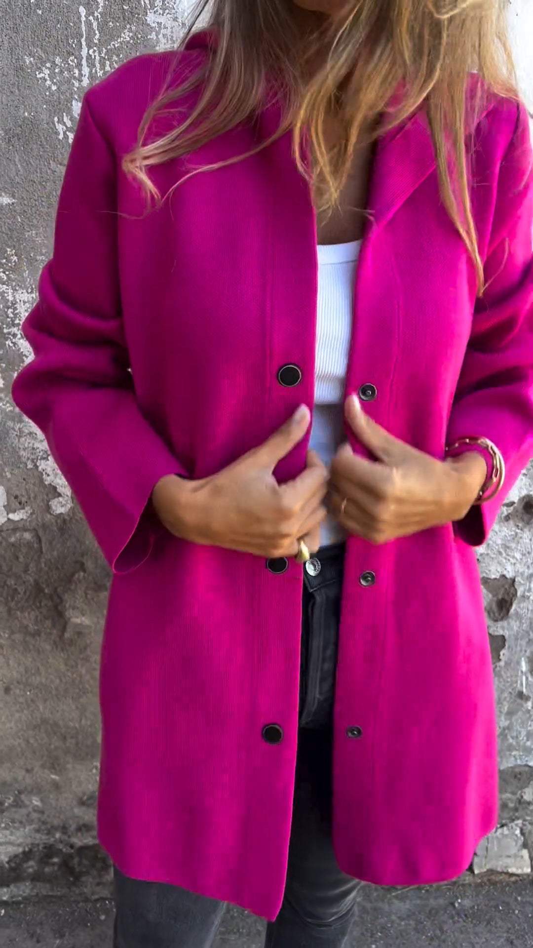 ARIANE™ | GILET TRICOTÉ AVEC BOUTONS ET CAPUCHE