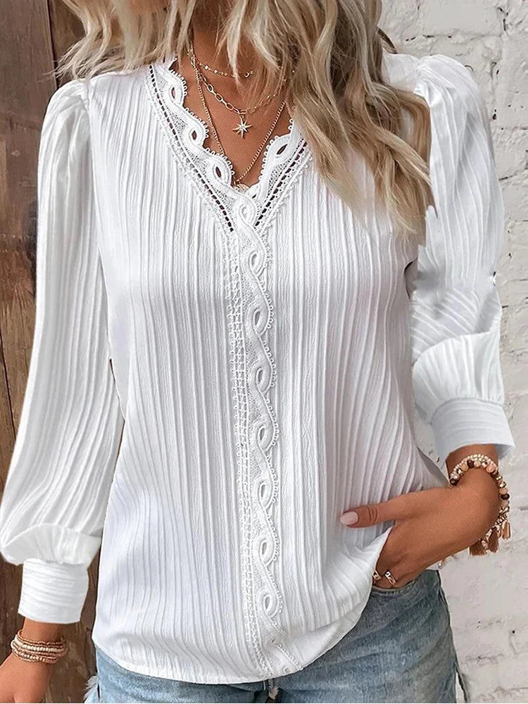 EMMA™ | BLOUSE AVEC DÉTAILS EN LACE EN CHIFFON